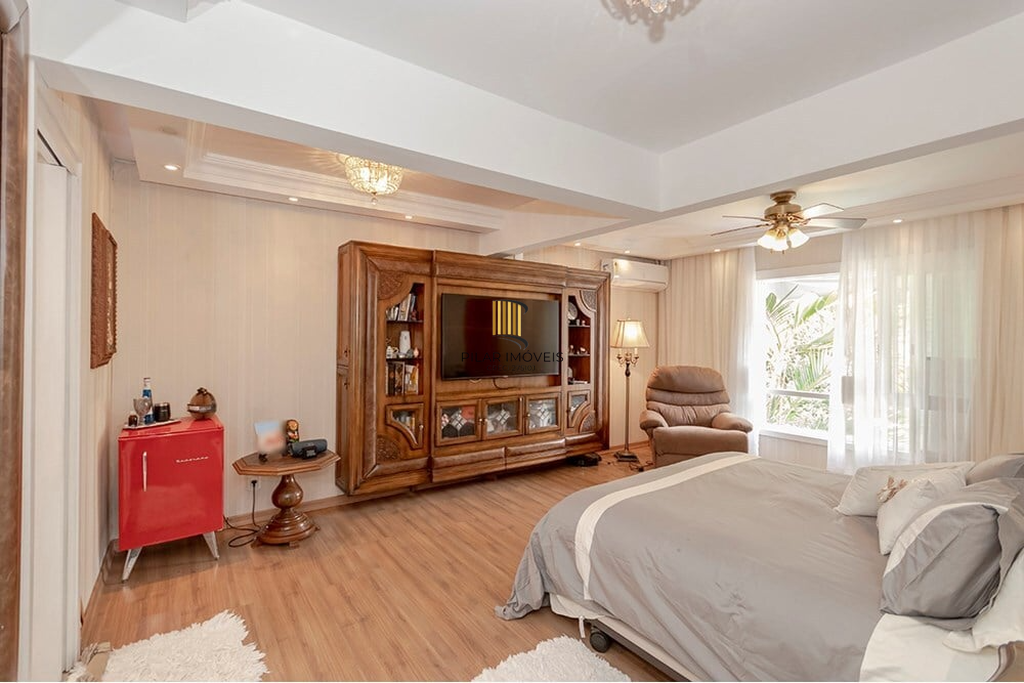 Casa 4 dormitórios no bairro Ipanema