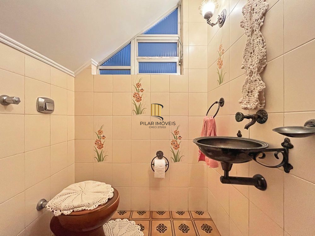 Casa 5 dormitórios no bairro Camaquã