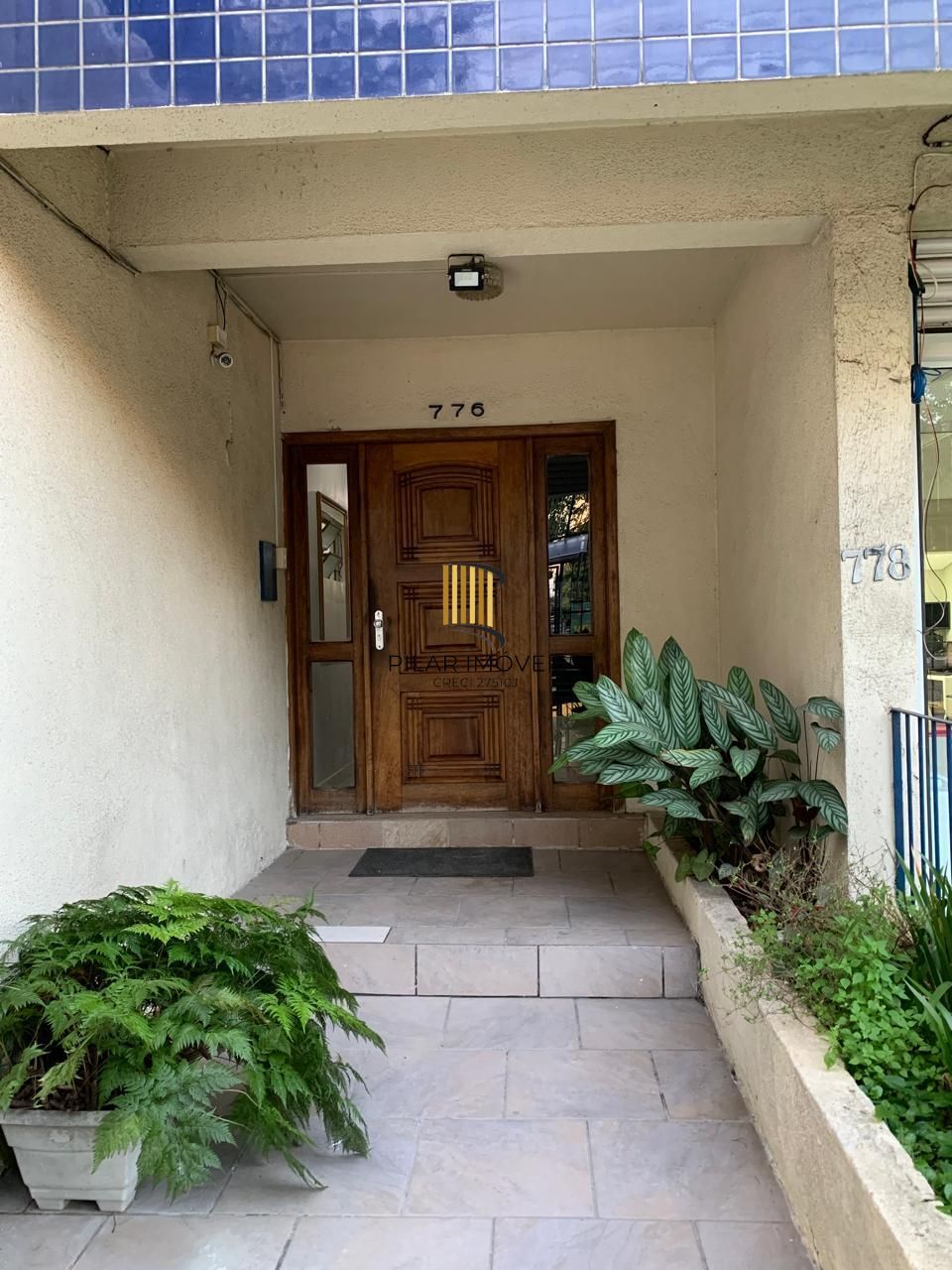 01 dormitório, na João Alfredo, Cidade Baixa, com 36 m2, 01 lance de escada