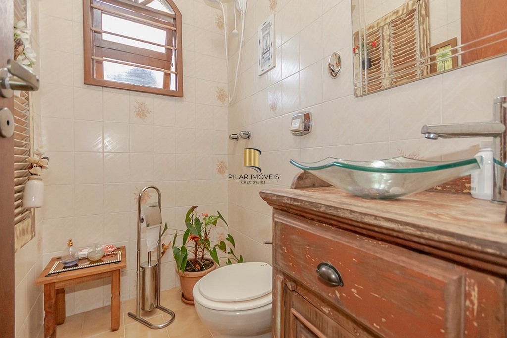 Casa 4 dormitórios no bairro Passo da Areia