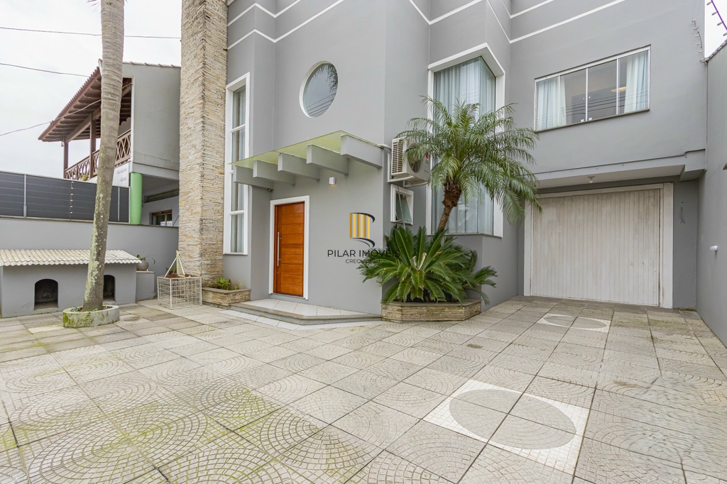 Casa 3 dormitórios no bairro Niterói