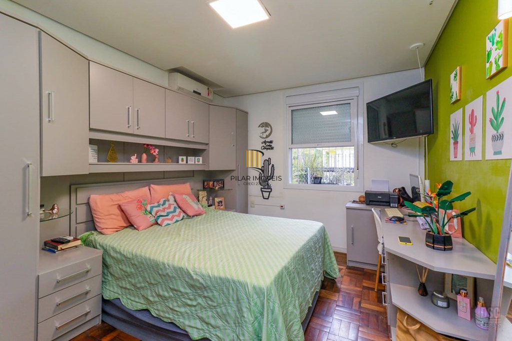 Casa 4 dormitórios no bairro Santo Antônio