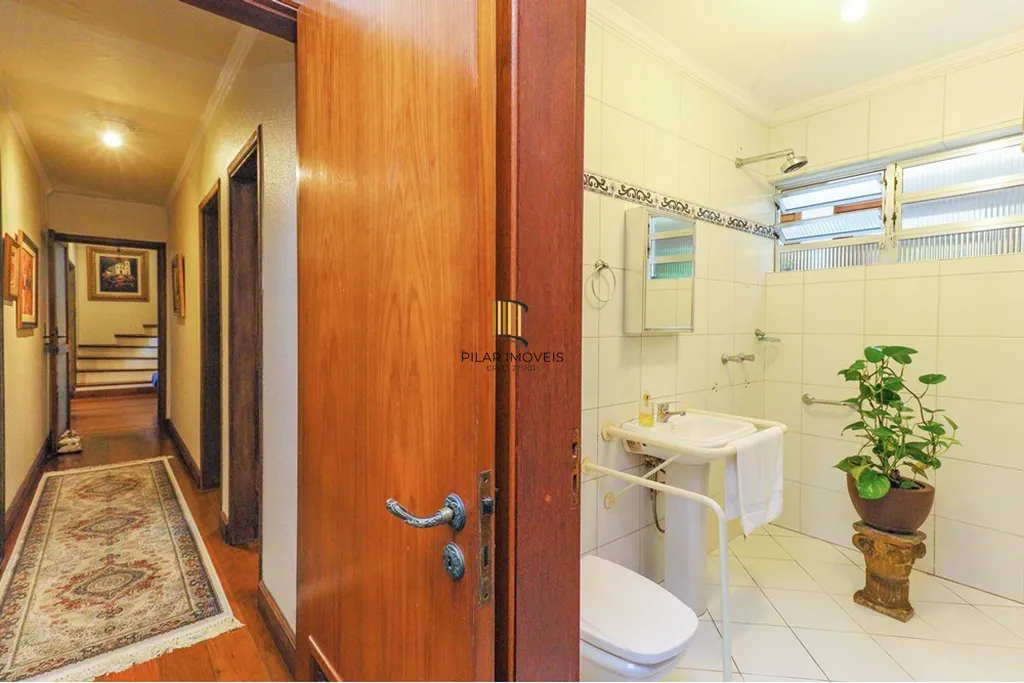 Casa 4 dormitórios no bairro Três Figueiras