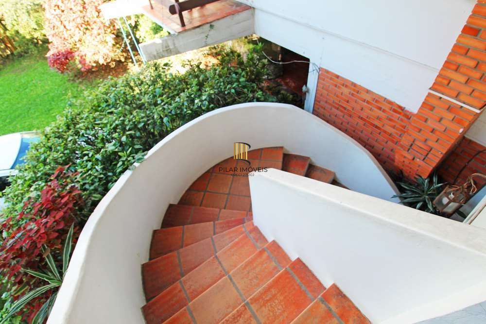 Casa 4 dormitórios no bairro Partenon