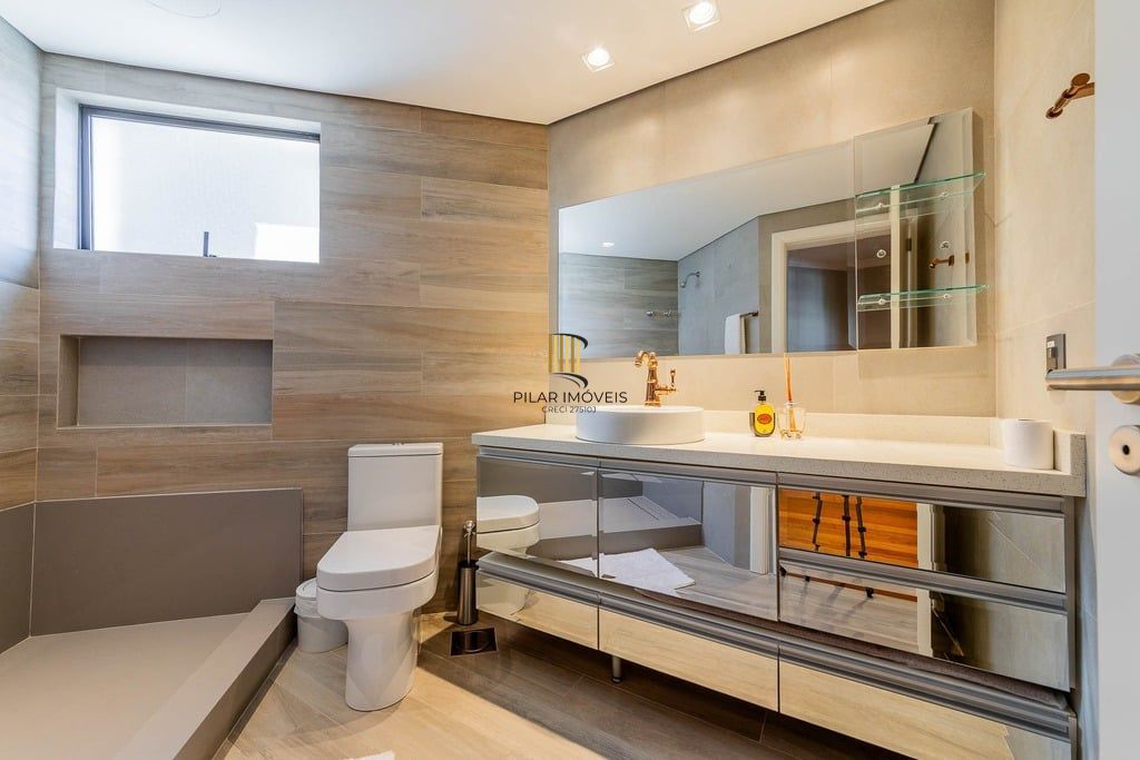 Apartamento 4 dormitórios no bairro Moinhos de Vento