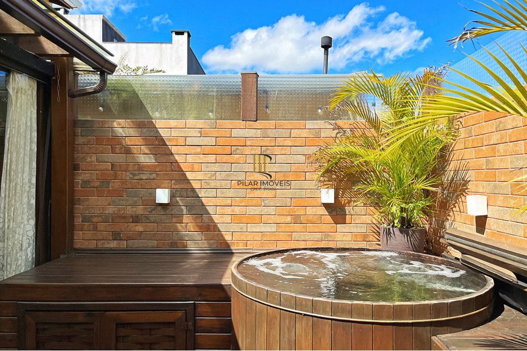 Casa 3 dormitórios no bairro Hípica