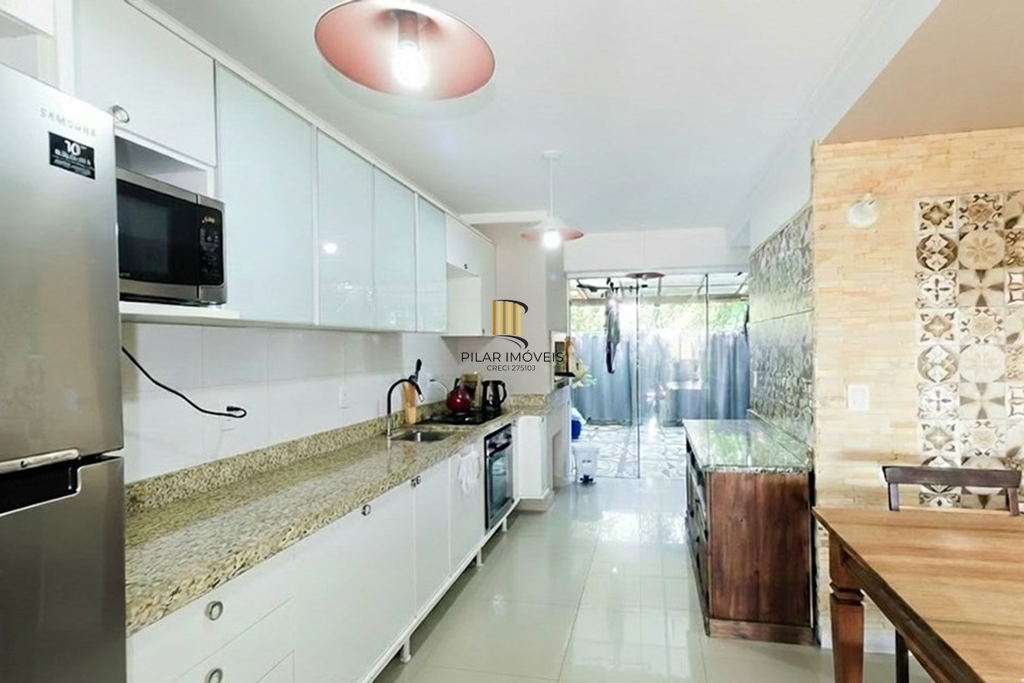 Casa 3 dormitórios no bairro Guarujá