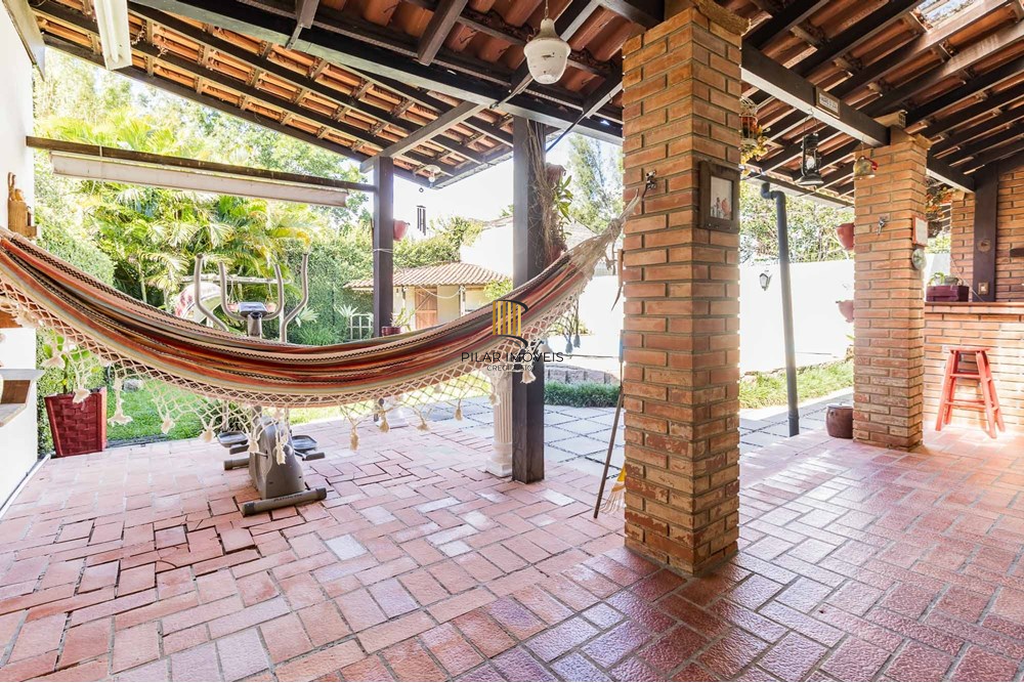 Casa 3 dormitórios no bairro Guarujá