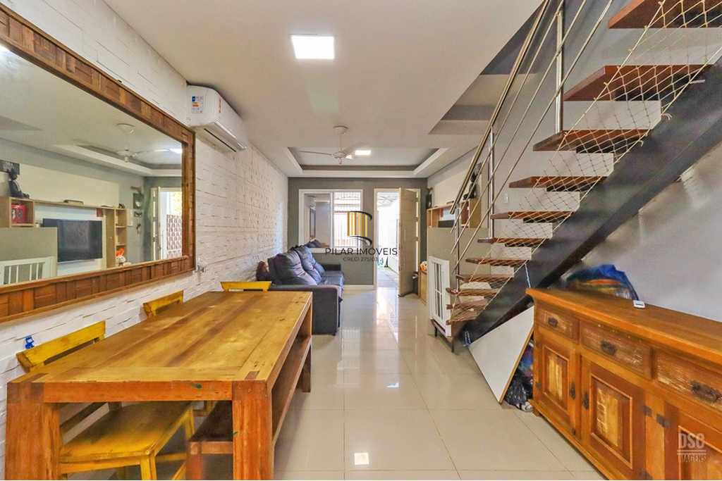 Casa 2 dormitórios no bairro Hípica
