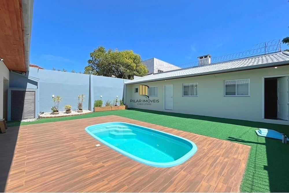 Casa 4 dormitórios no bairro Teresópolis