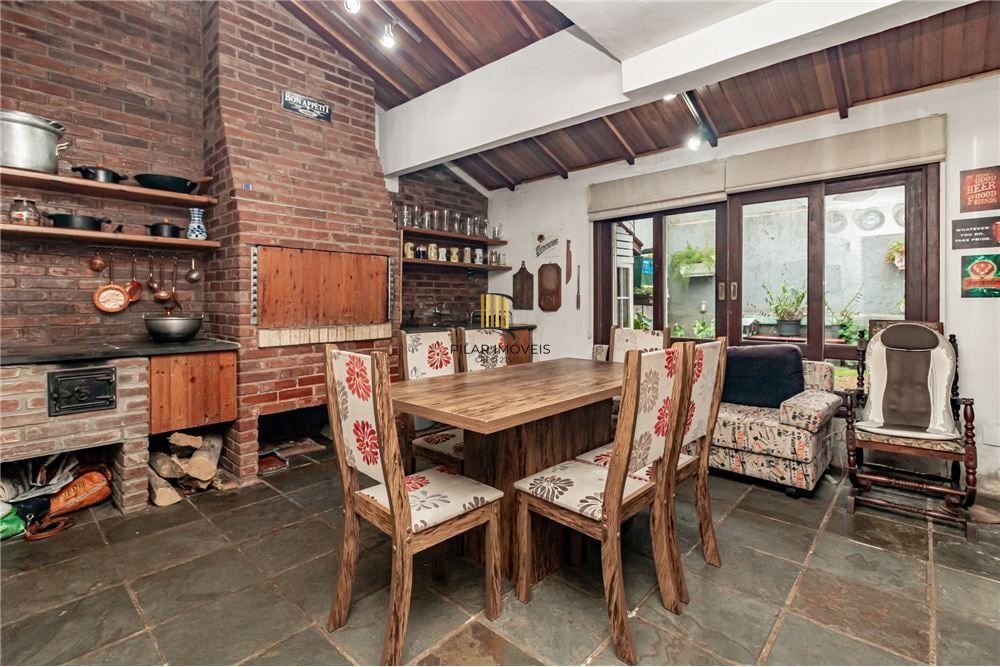 Casa 6 dormitórios no bairro Boa Vista