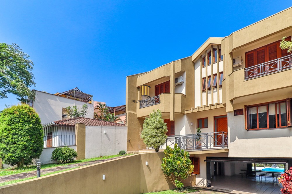 Casa 4 dormitórios no bairro Ipanema