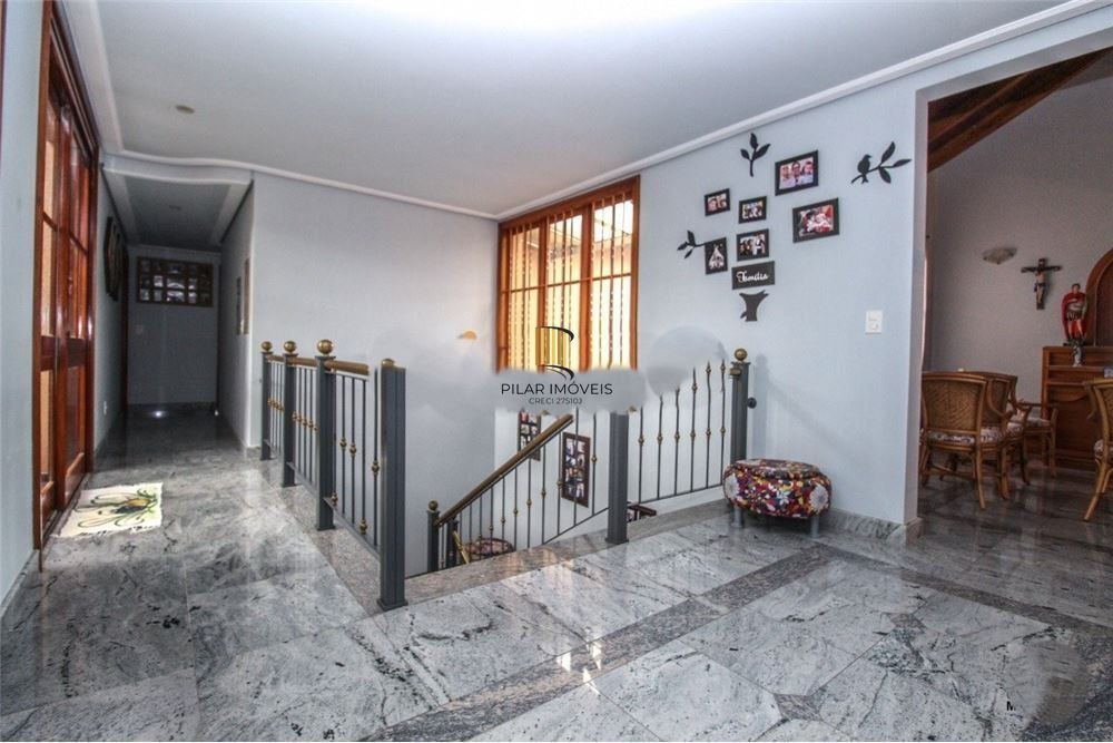 Casa 3 dormitórios no bairro Medianeira