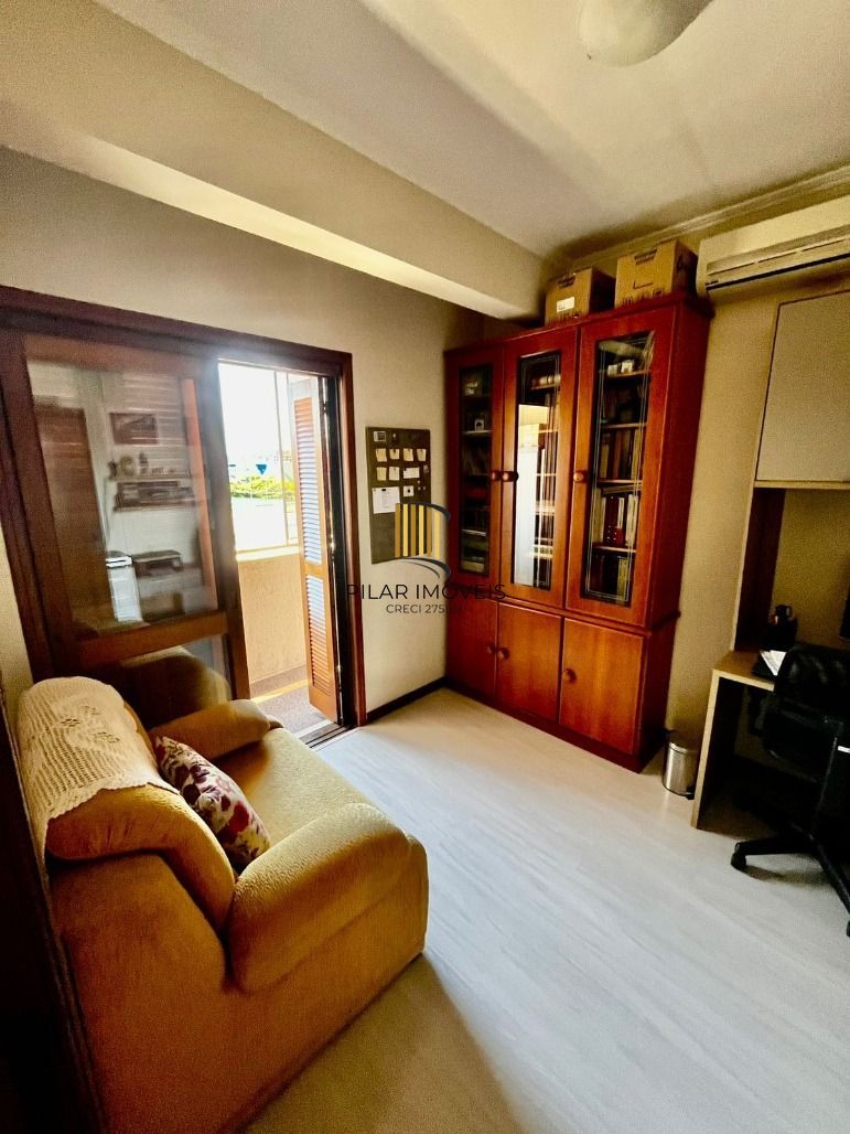 Apto no Passo da Areia de 03 dorm com suíte, sala com 02 ambientes e 01 vaga