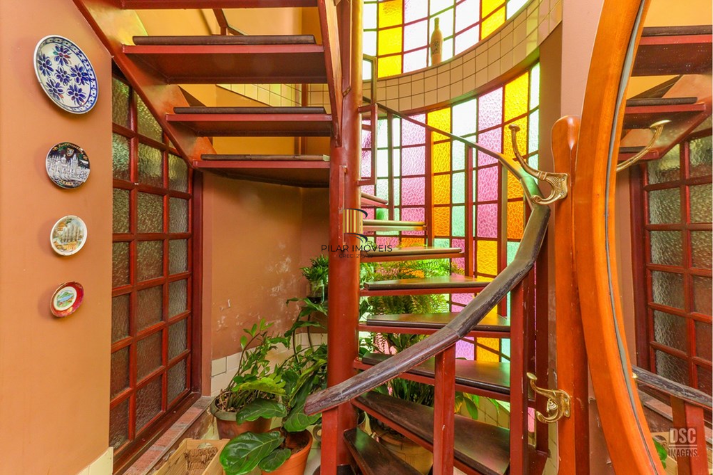 Casa 6 dormitórios no bairro Rubem Berta