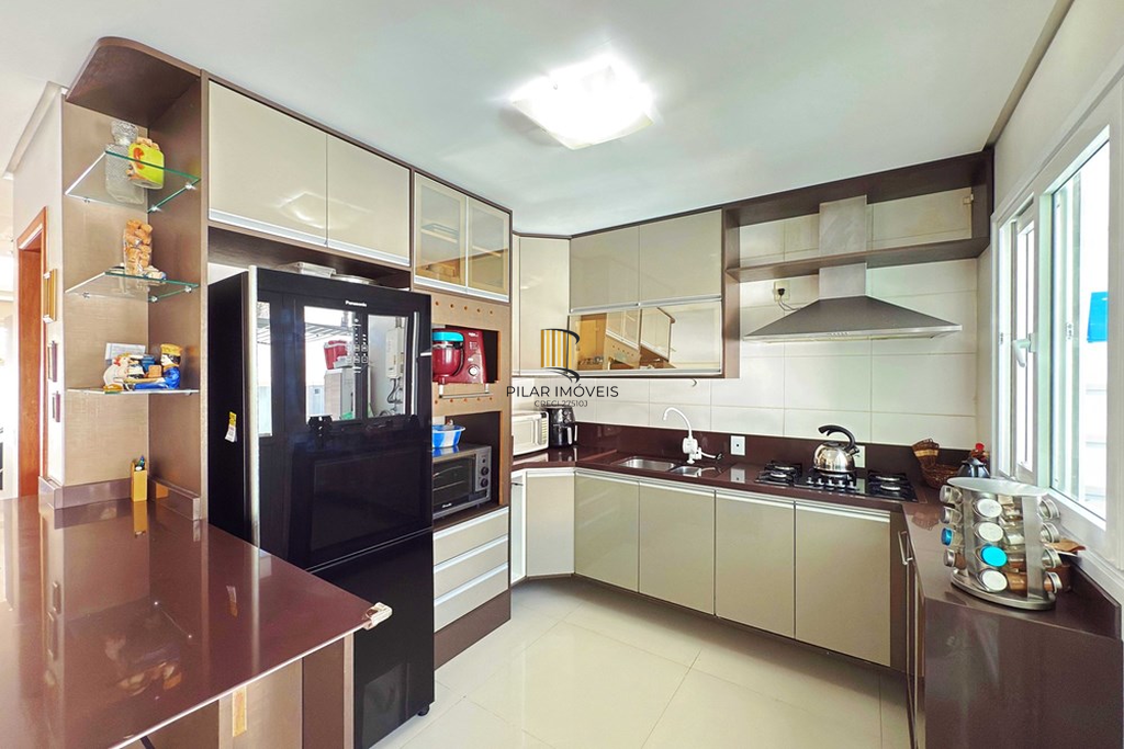 Casa 3 dormitórios no bairro Hípica