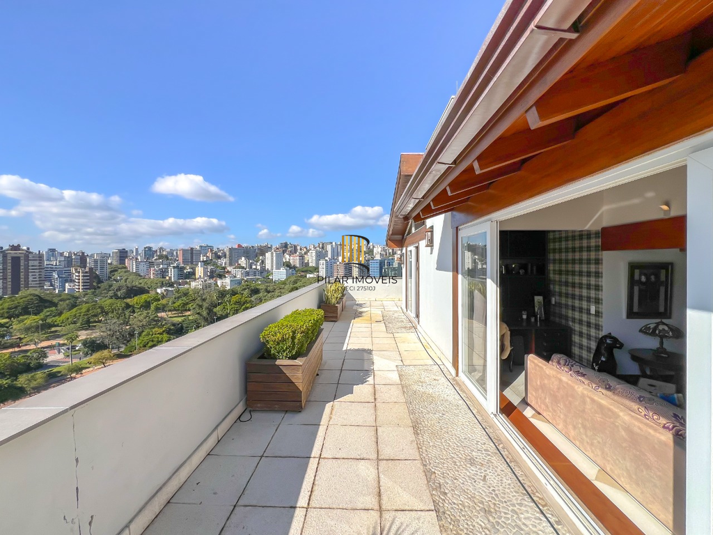 Cobertura 4 dormitórios no bairro Moinhos de Vento