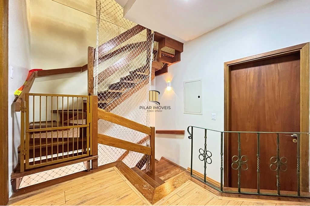 Casa de Condomínio 3 dormitórios no bairro Pedra Redonda