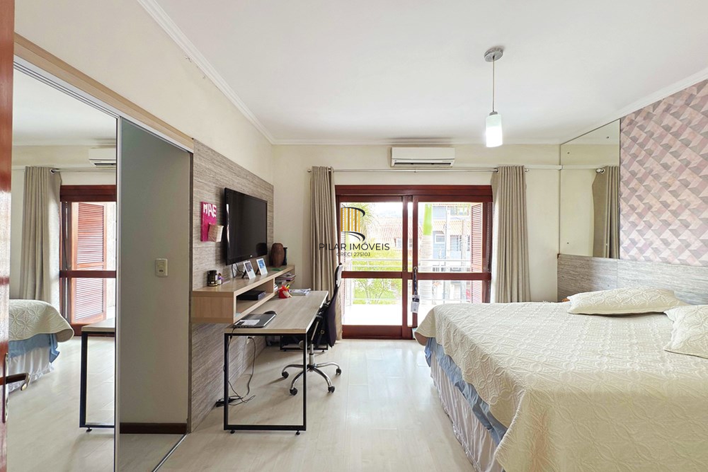 Casa de Condomínio 3 dormitórios no bairro Hípica