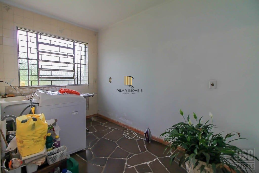 Casa 3 dormitórios no bairro Glória