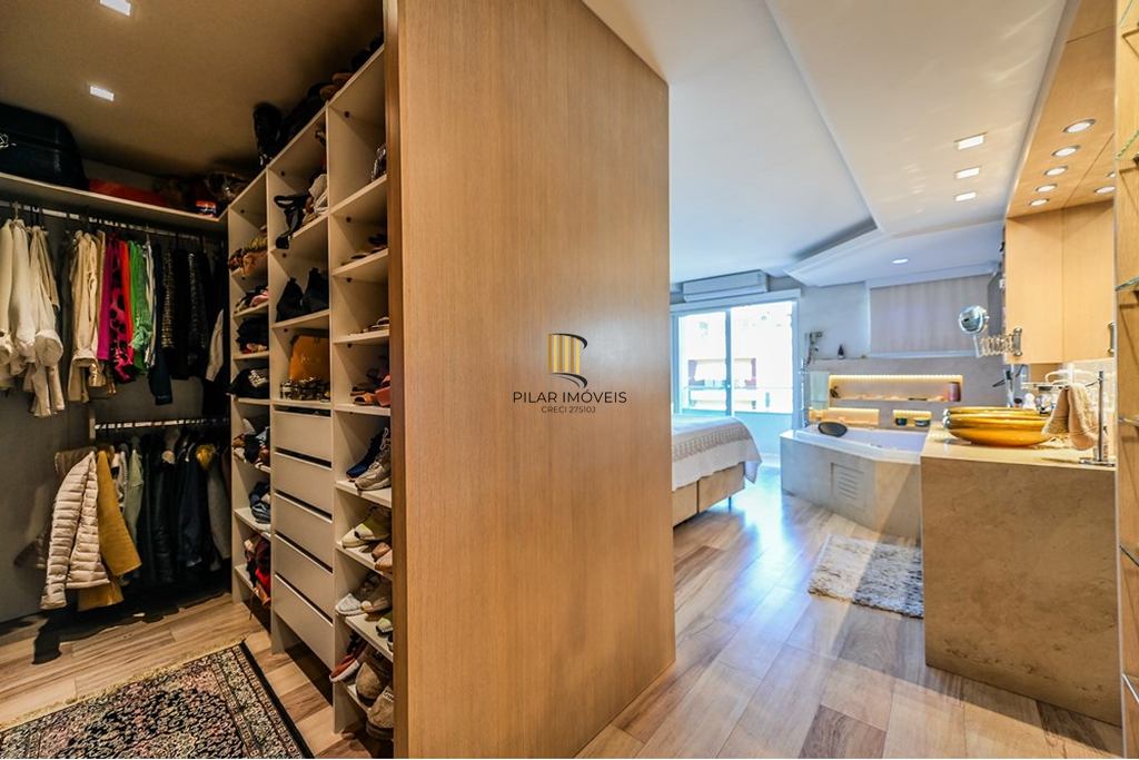 Casa 5 dormitórios no bairro Menino Deus