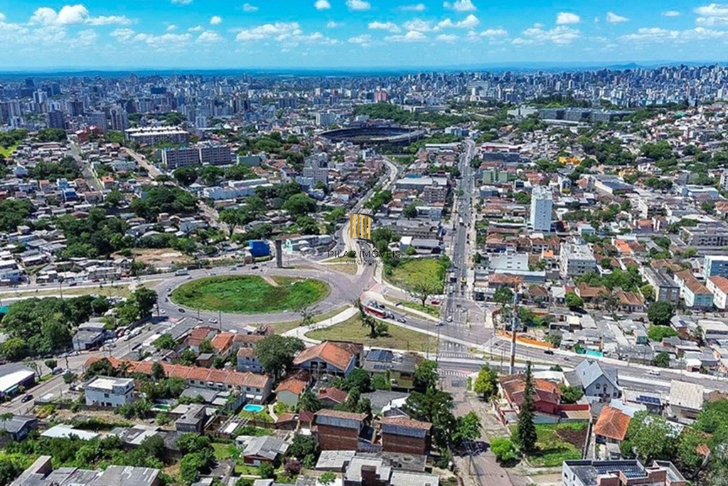 Casa 6 dormitórios no bairro Teresópolis
