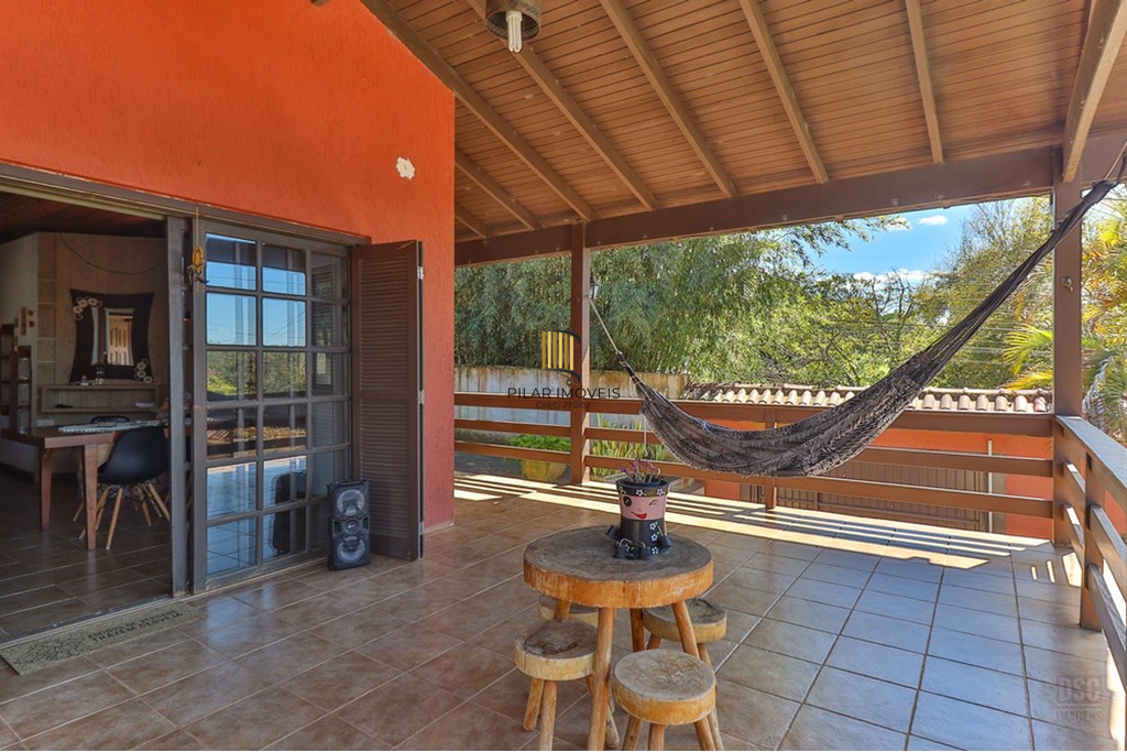 Casa 2 dormitórios no bairro Hípica