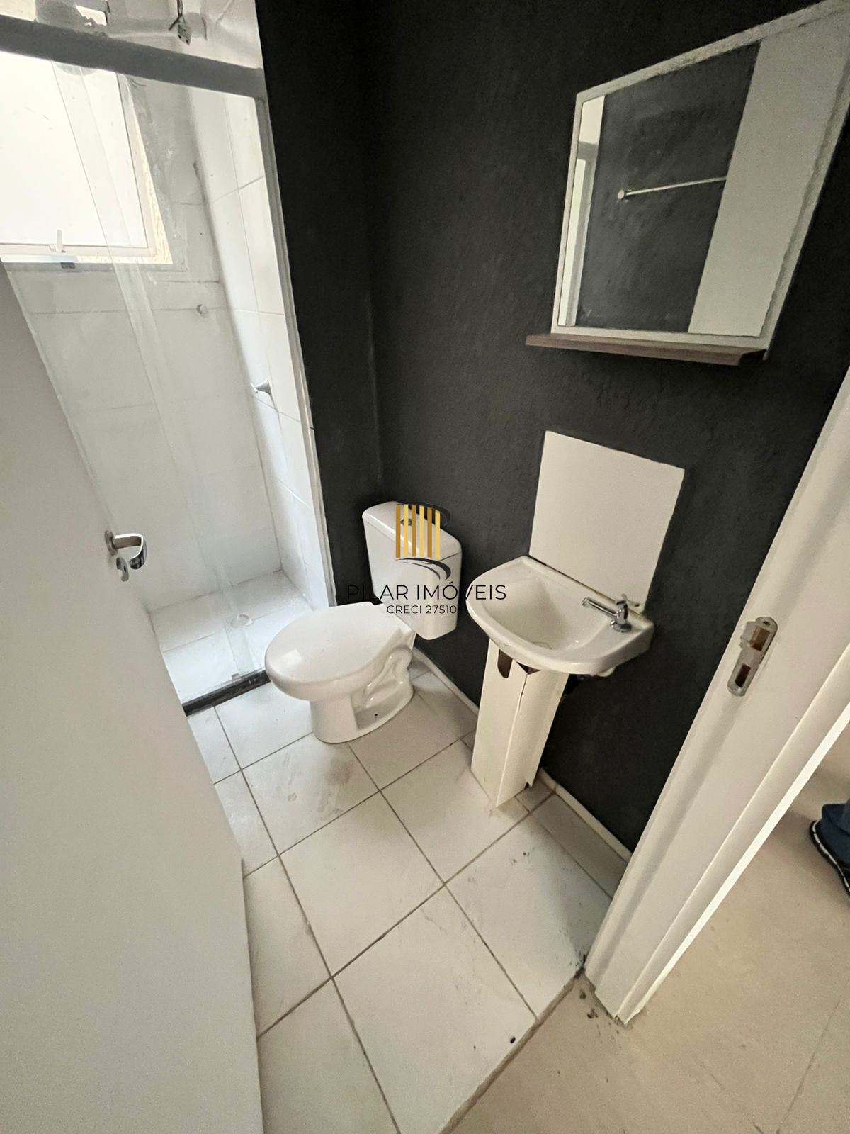 Apto 2 Dormitórios, Térreo, Sala, Cozinha, Banheiro, 01 vaga garagem-rotativa