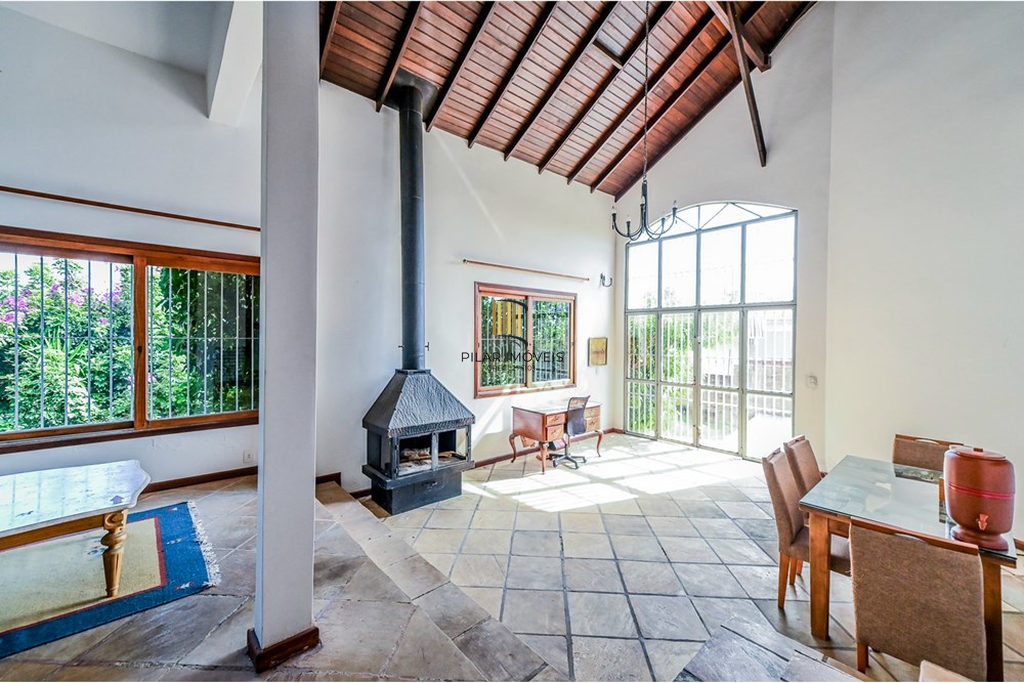 Casa 4 dormitórios no bairro Ipanema