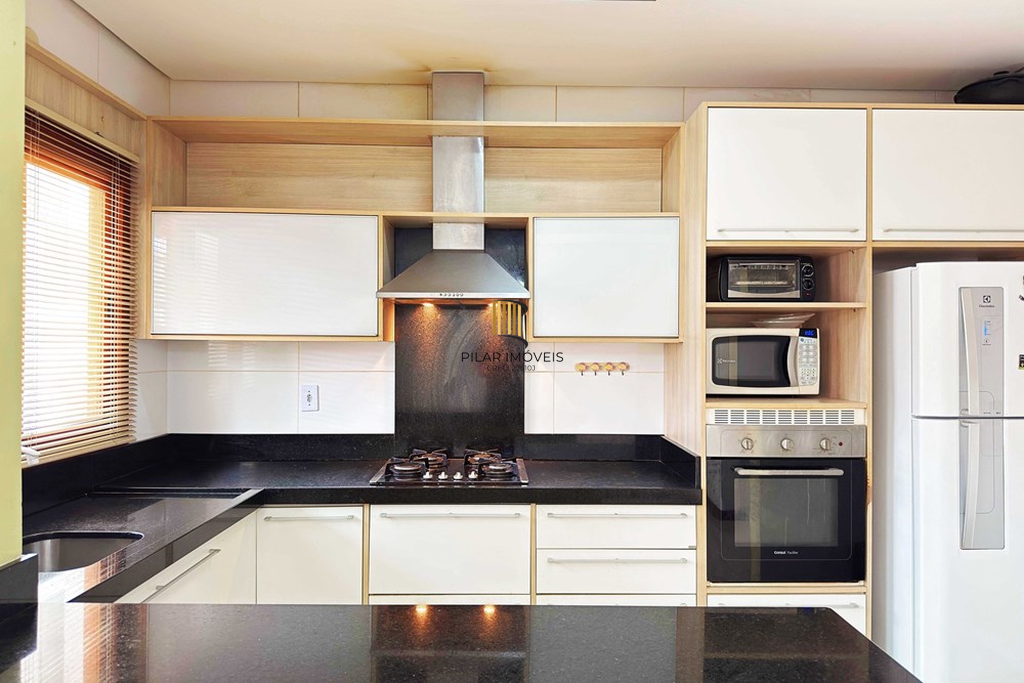 Casa 3 dormitórios no bairro Hípica