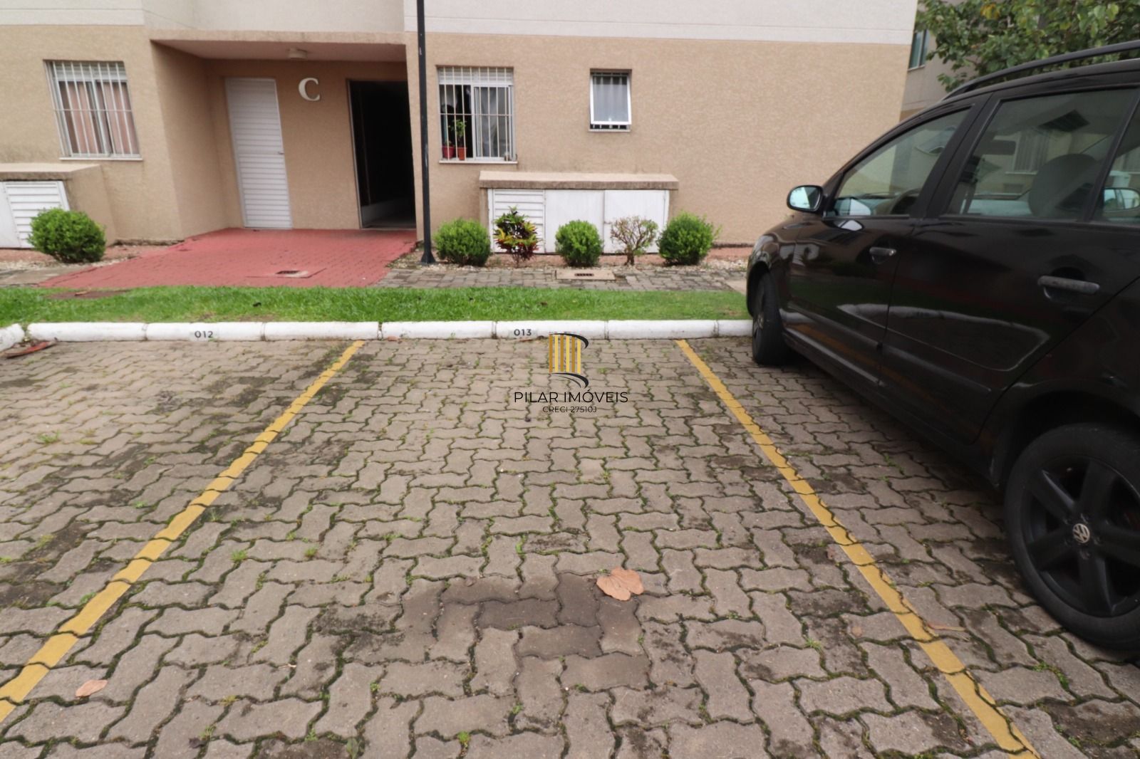 Vende ótimo apto de 02 dormitórios, 01 vaga, sol da manhã, Bairro Sarandi