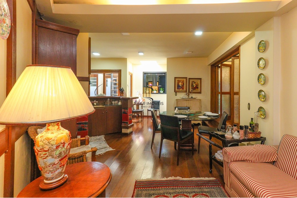 Casa 4 dormitórios no bairro Três Figueiras