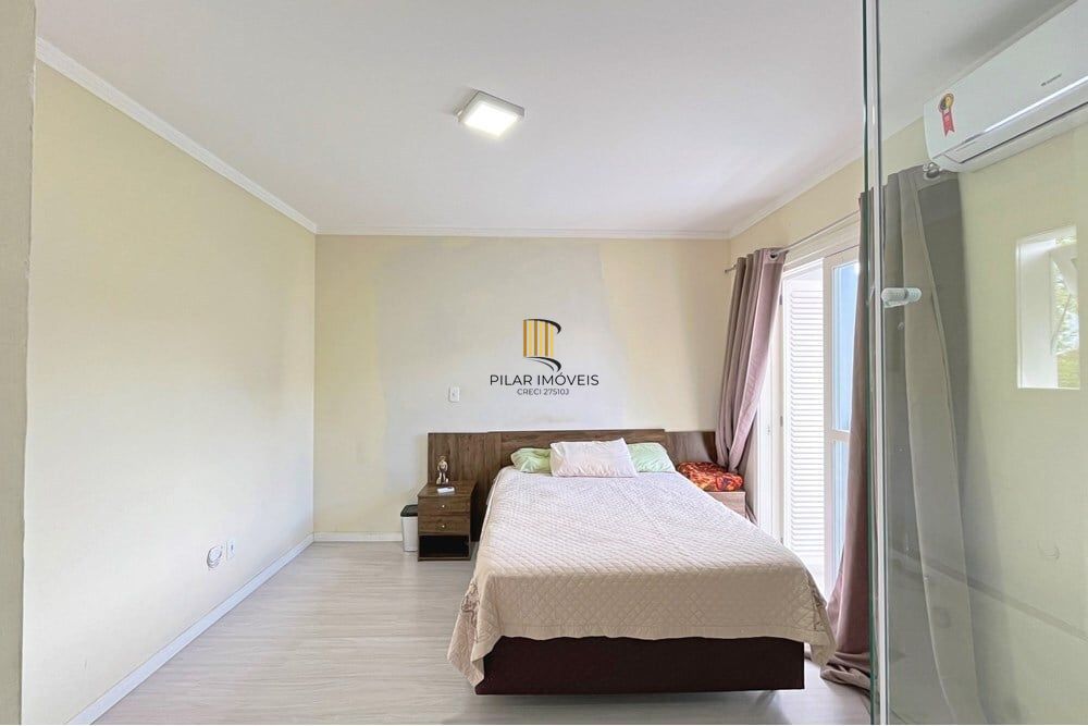 Casa 3 dormitórios no bairro Hípica