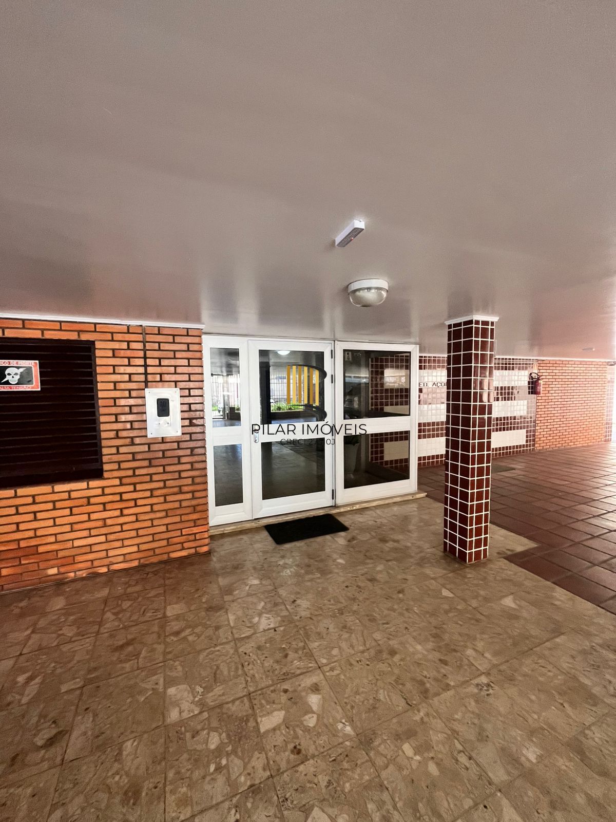 02 dorm, 73 m², sol da tarde, com vaga, dep e banho aux, no Passo da Areia