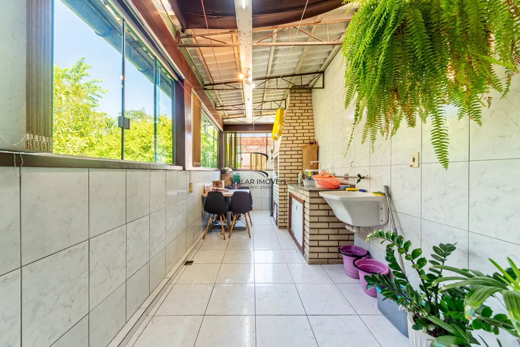 Casa 4 dormitórios no bairro Sarandi