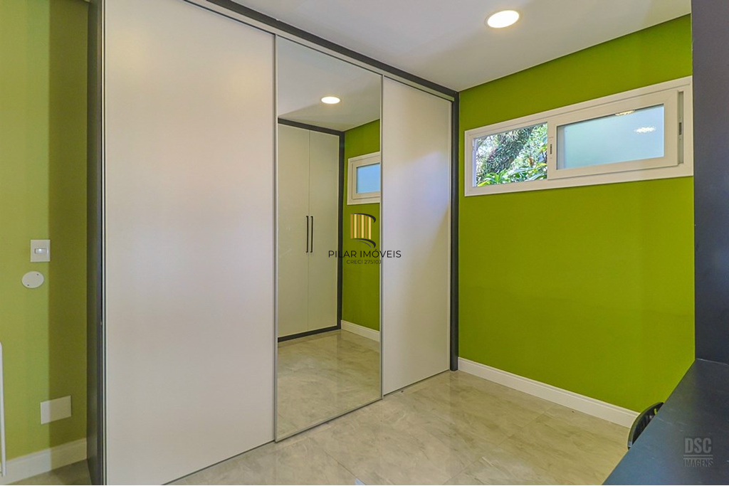 Casa 5 dormitórios no bairro Ipanema