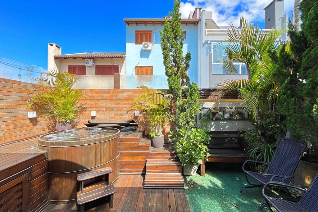 Casa 3 dormitórios no bairro Hípica