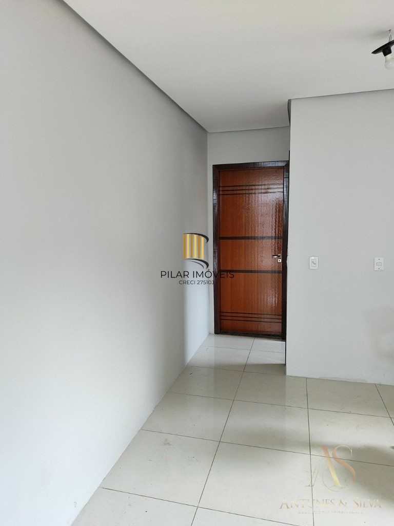 Casa 2 dormitórios no bairro Vila Monte Carlo