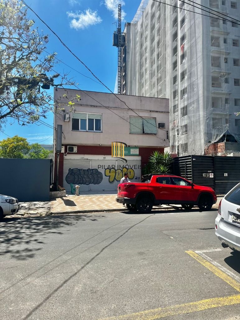 Apto de 02 dorm na João Wallig, 01 lance de escada, de frente - Pilar Imóveis