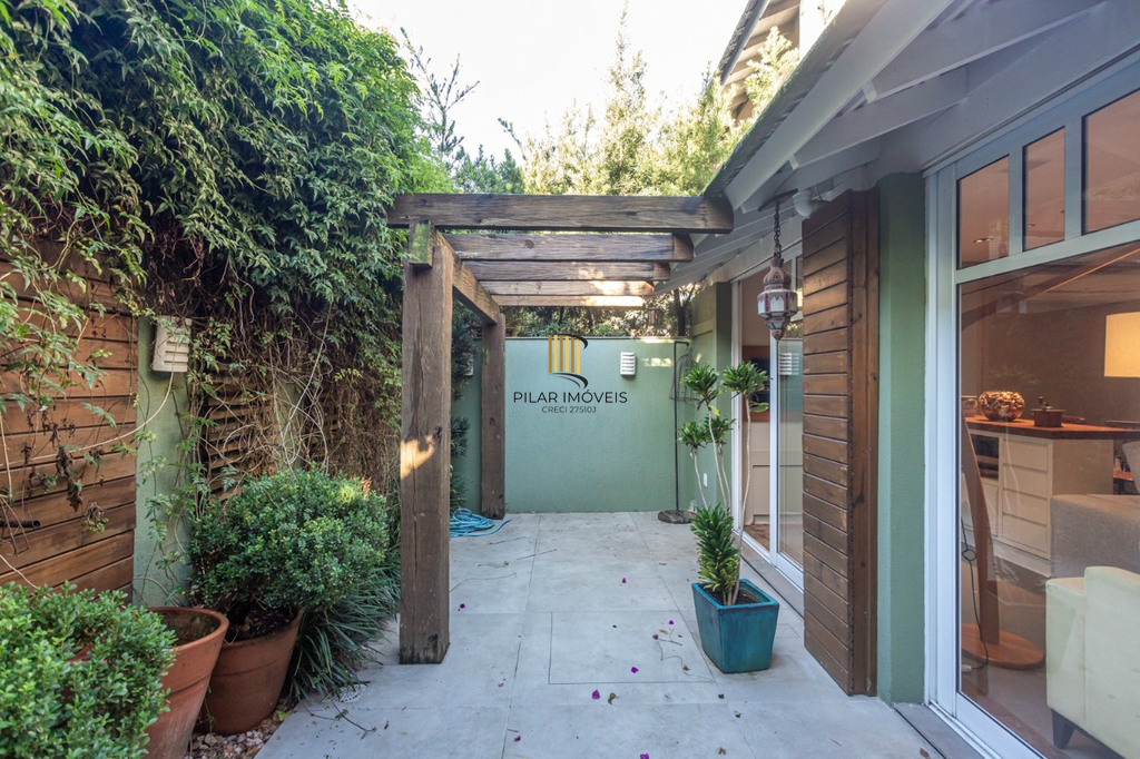 Casa de Condomínio 3 dormitórios no bairro Jardim Carvalho