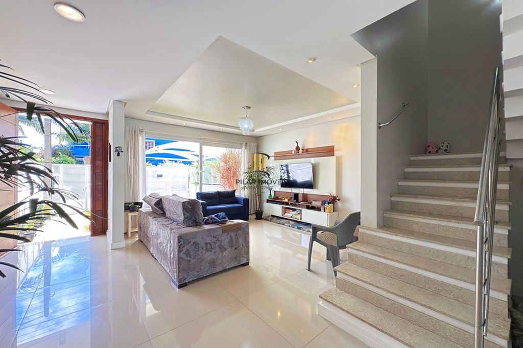 Casa 3 dormitórios no bairro Hípica