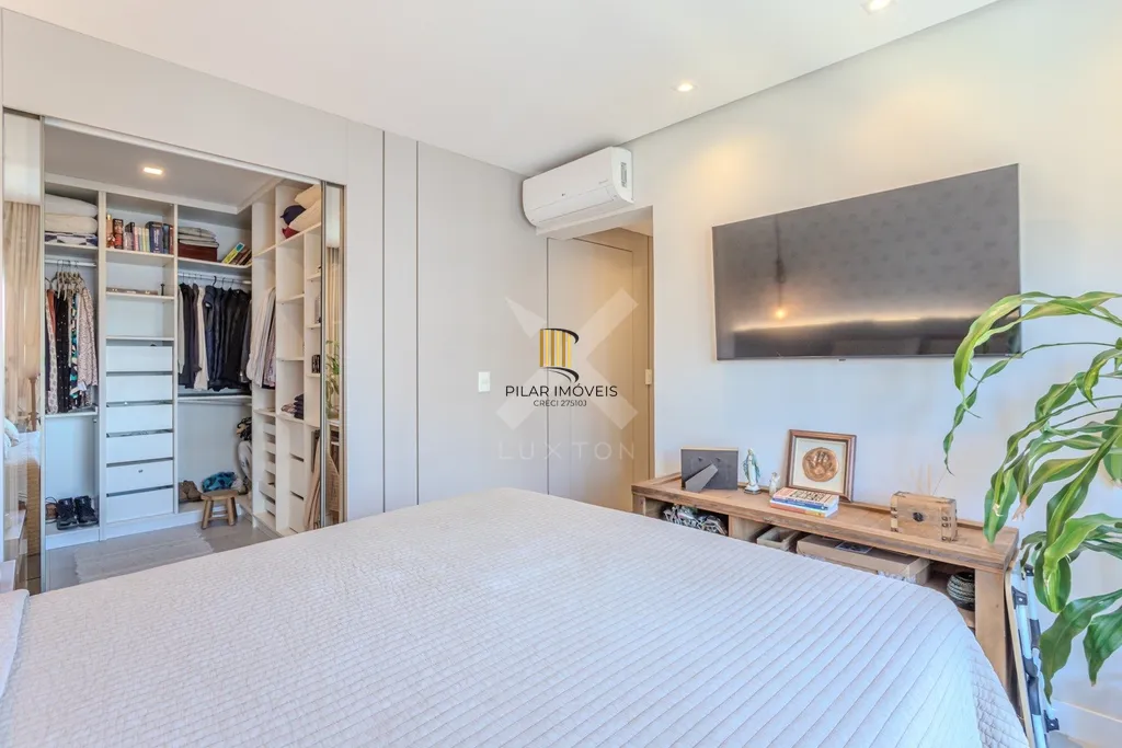 Apartamento 4 dormitórios no bairro Menino Deus