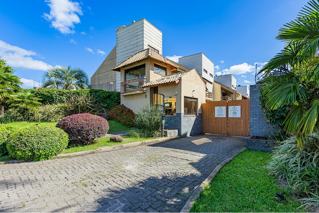 Casa de Condomínio 3 dormitórios no bairro Lomba do Pinheiro