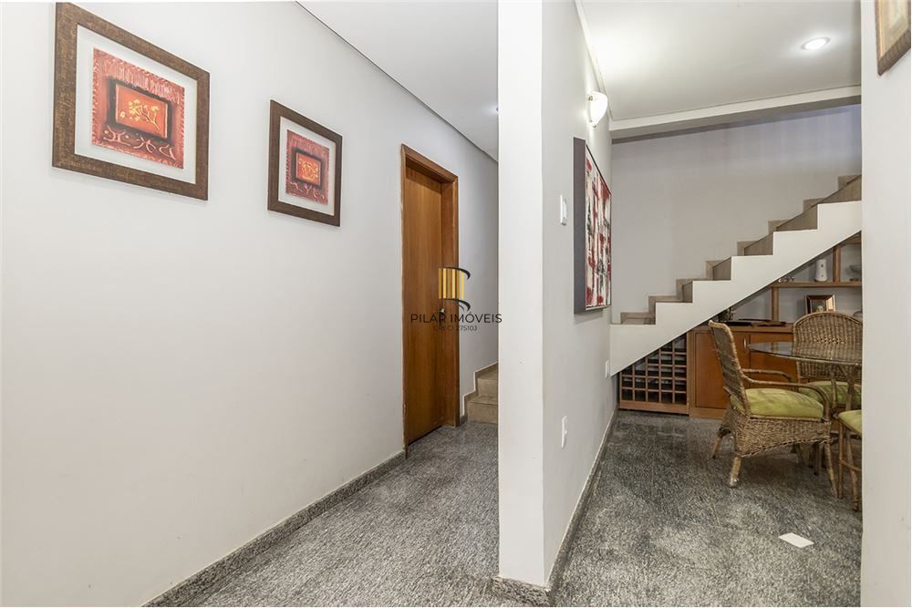 Casa 4 dormitórios no bairro Três Figueiras