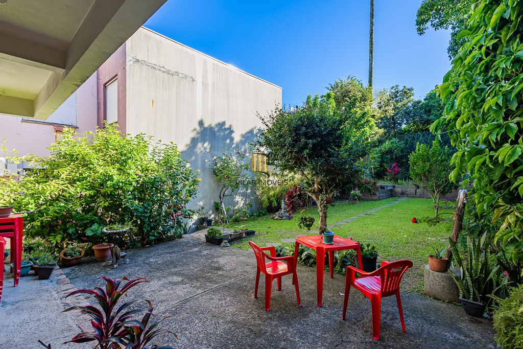 Casa 4 dormitórios no bairro Medianeira