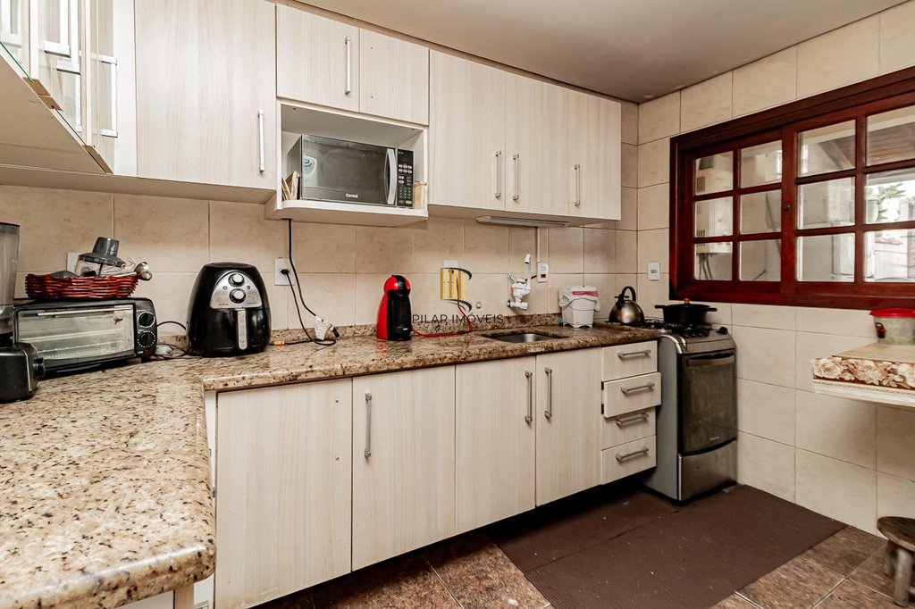 Casa 3 dormitórios no bairro Hípica