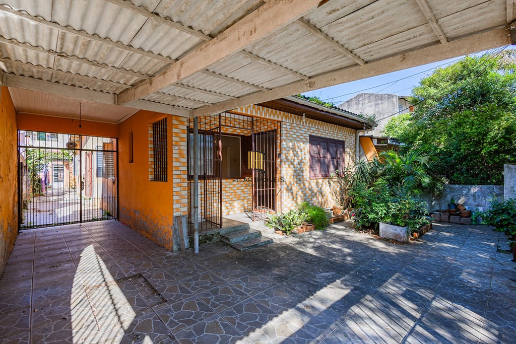 Casa 3 dormitórios no bairro Medianeira