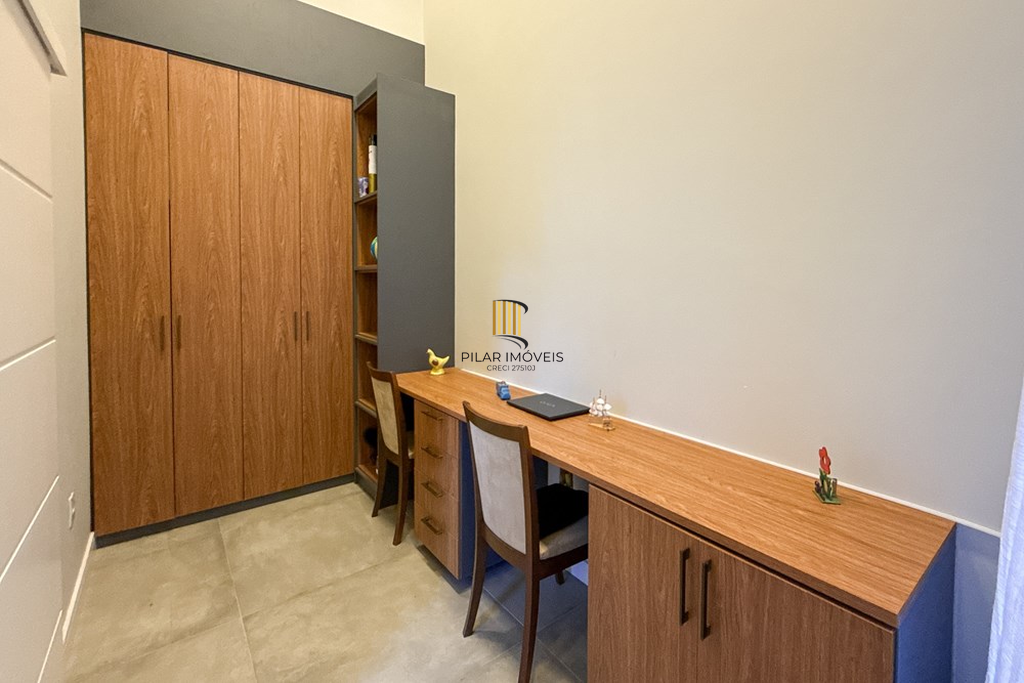 Casa 3 dormitórios no bairro Igara