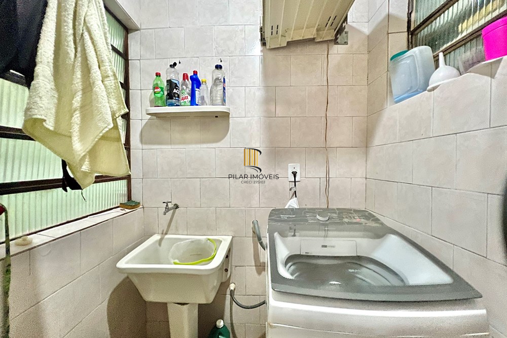 Casa 4 dormitórios no bairro Igara