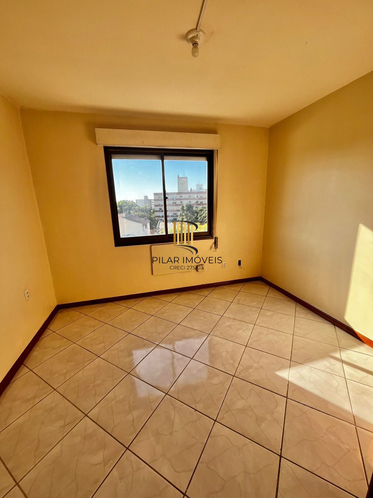 Apto 03 dorm com suíte, andar alto, vista, ótima posição solar, 1 vaga no Cristo